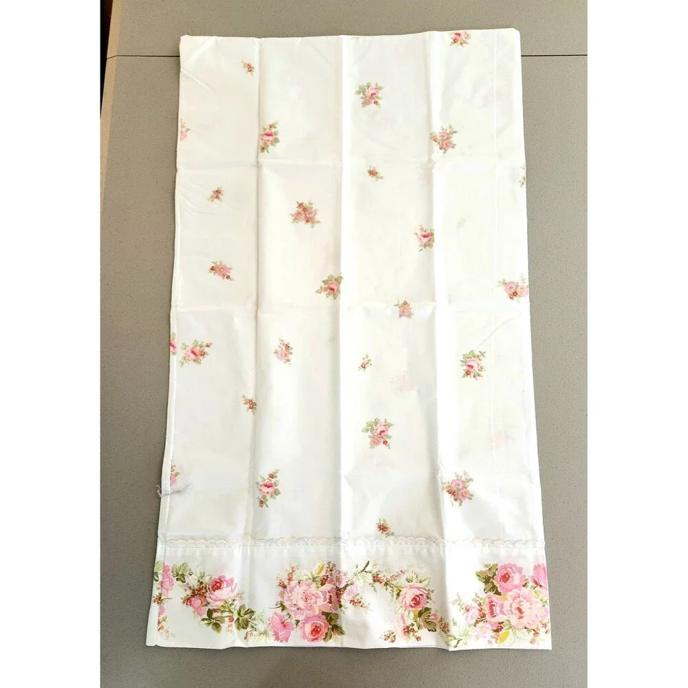 A Pair Of Vintage Cotton Queen Sz. Pillowcases Roses Cottagecore Farmhouse #04